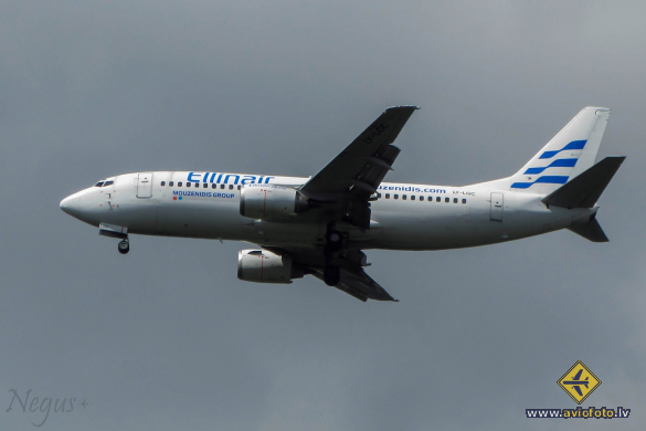 Boeing 737-382